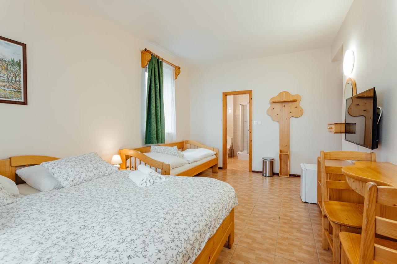 Penzion Topky Hotell Banská Štiavnica Exteriör bild