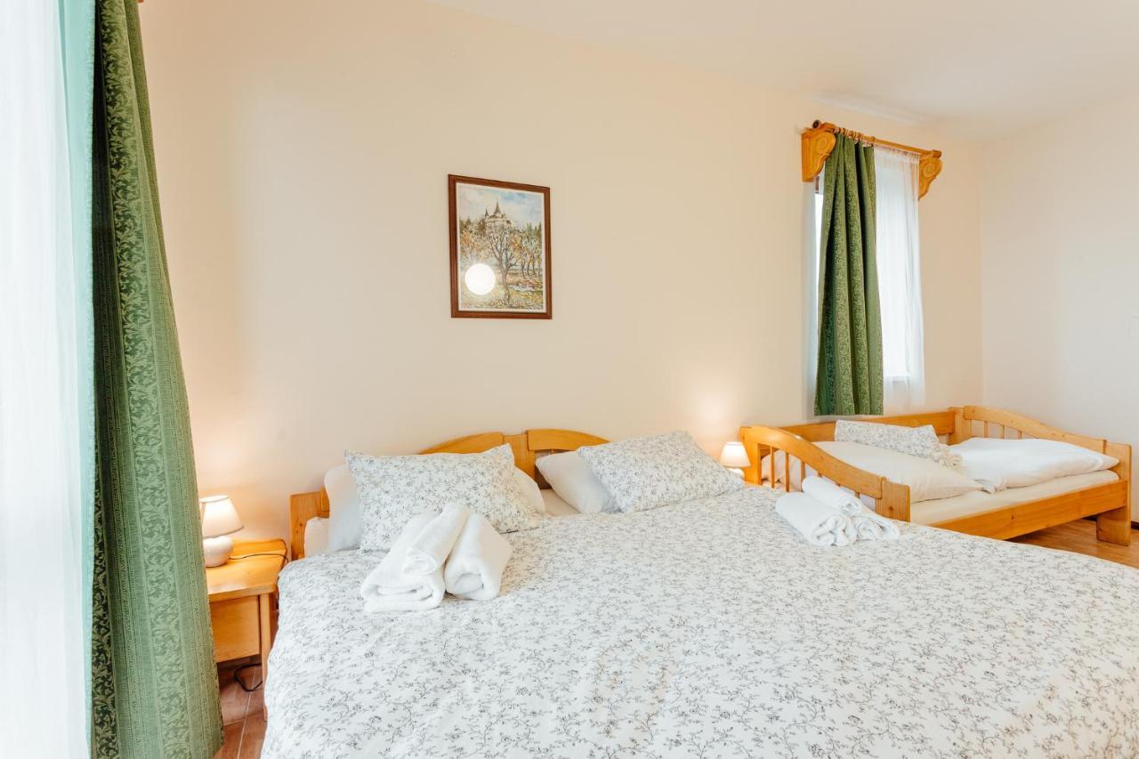 Penzion Topky Hotell Banská Štiavnica Exteriör bild