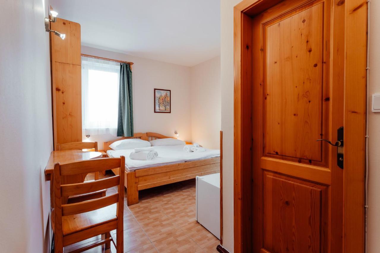 Penzion Topky Hotell Banská Štiavnica Exteriör bild