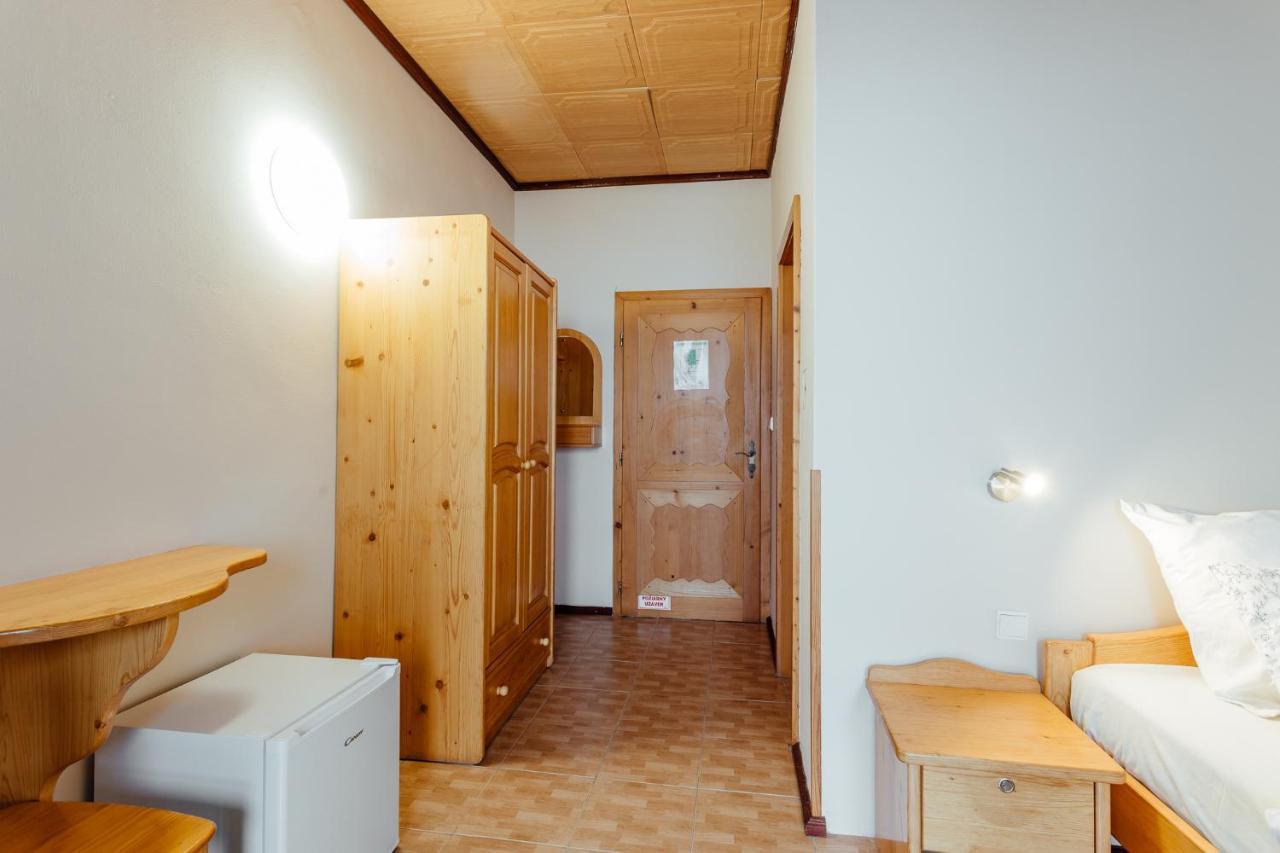 Penzion Topky Hotell Banská Štiavnica Exteriör bild