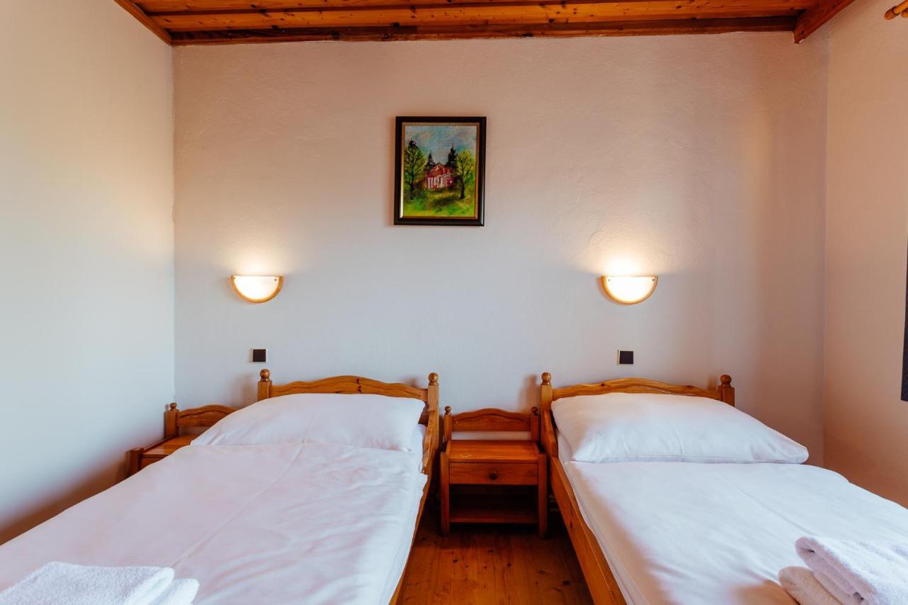 Penzion Topky Hotell Banská Štiavnica Exteriör bild