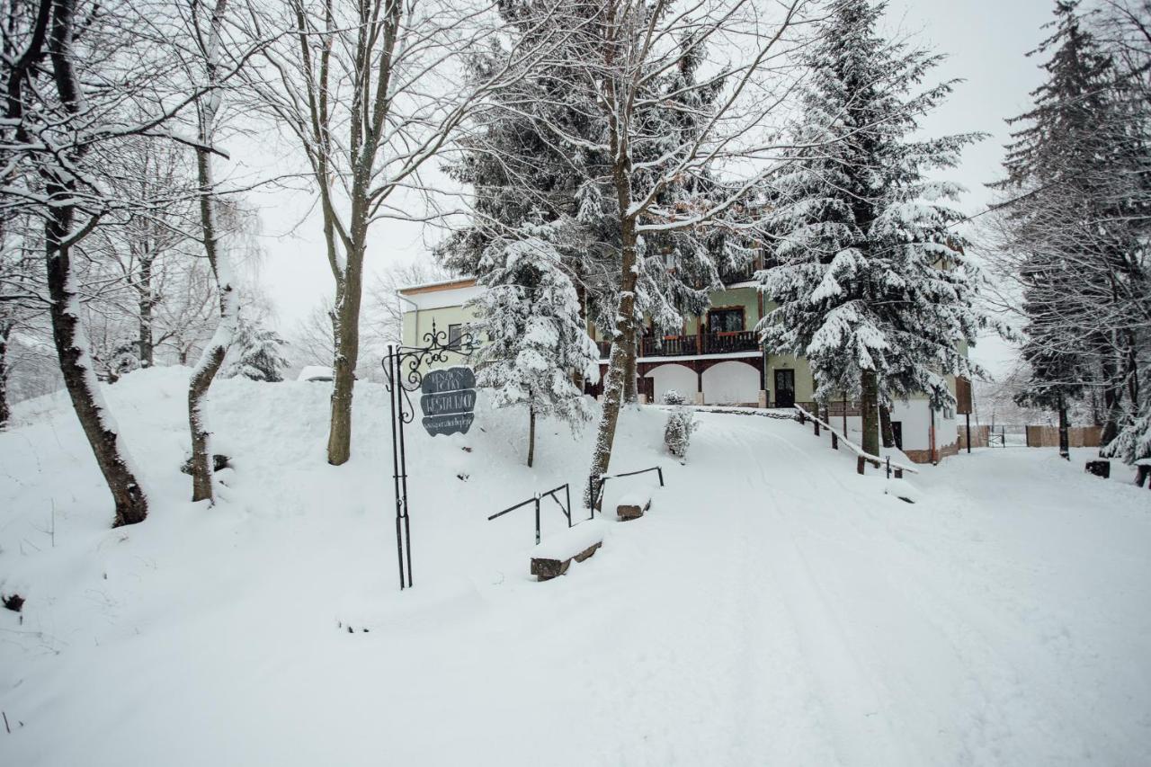 Penzion Topky Hotell Banská Štiavnica Exteriör bild